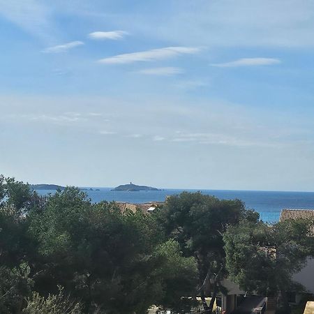 T2 climatisé domaine de la Coudoulière devant la plage, terrasse vue mer au milieu de la pinède au calme sans vis à vis dernier étage Six-Fours-les-Plages Habitación foto