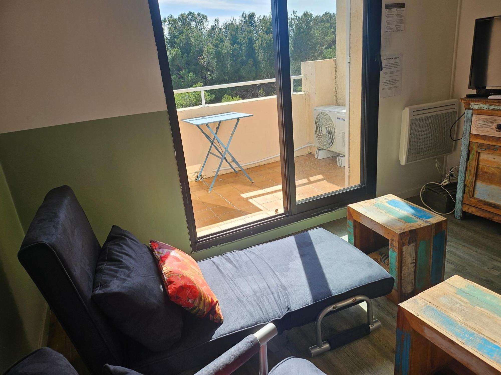 T2 climatisé domaine de la Coudoulière devant la plage, terrasse vue mer au milieu de la pinède au calme sans vis à vis dernier étage Six-Fours-les-Plages Habitación foto
