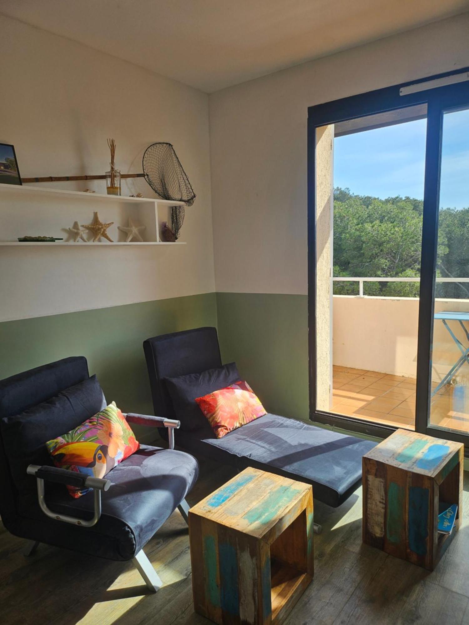T2 climatisé domaine de la Coudoulière devant la plage, terrasse vue mer au milieu de la pinède au calme sans vis à vis dernier étage Six-Fours-les-Plages Habitación foto