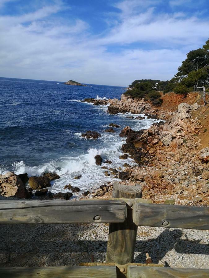 T2 climatisé domaine de la Coudoulière devant la plage, terrasse vue mer au milieu de la pinède au calme sans vis à vis dernier étage Six-Fours-les-Plages Exterior foto